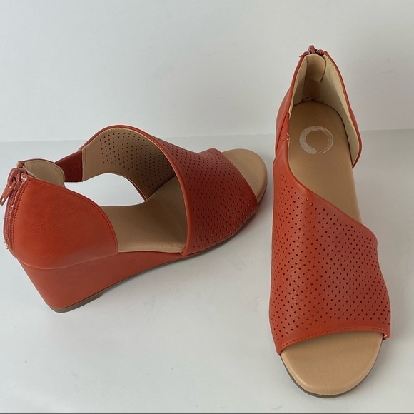 Journee Collection - Women's Aretha Wedge - Picture 11 of 16